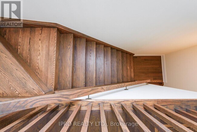 Building Photo - 2538 Littlefield Cres