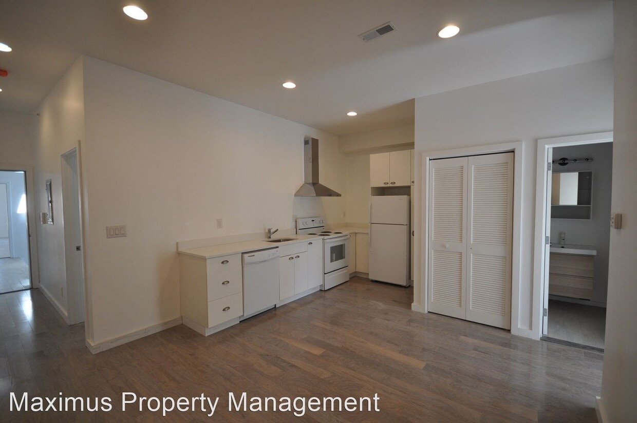 Primary Photo - 2318 N Park Ave