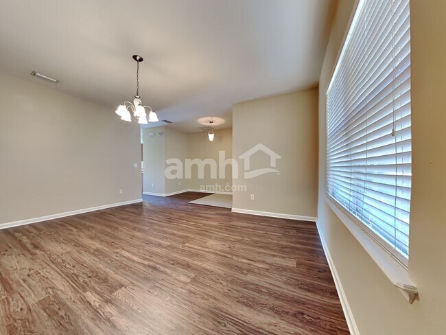 Foto del edificio - 655 Sunny Stroll Dr