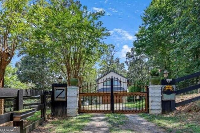 Building Photo - 268 Creek Bank Dr
