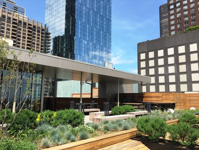 Foto del edificio - 401 E Illinois St