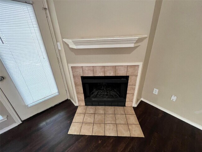 Building Photo - 9601 Forest Ln