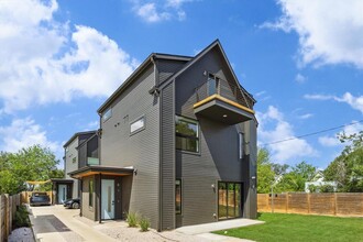 Building Photo - 4901 Santa Anna St