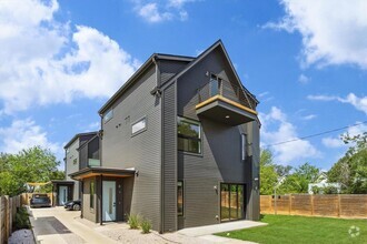 Building Photo - 4901 Santa Anna St