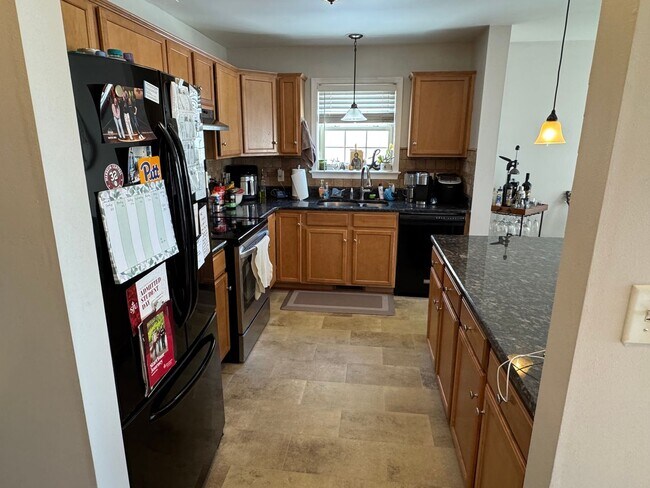 Foto del edificio - Beautiful Three Bedroom Townhouse