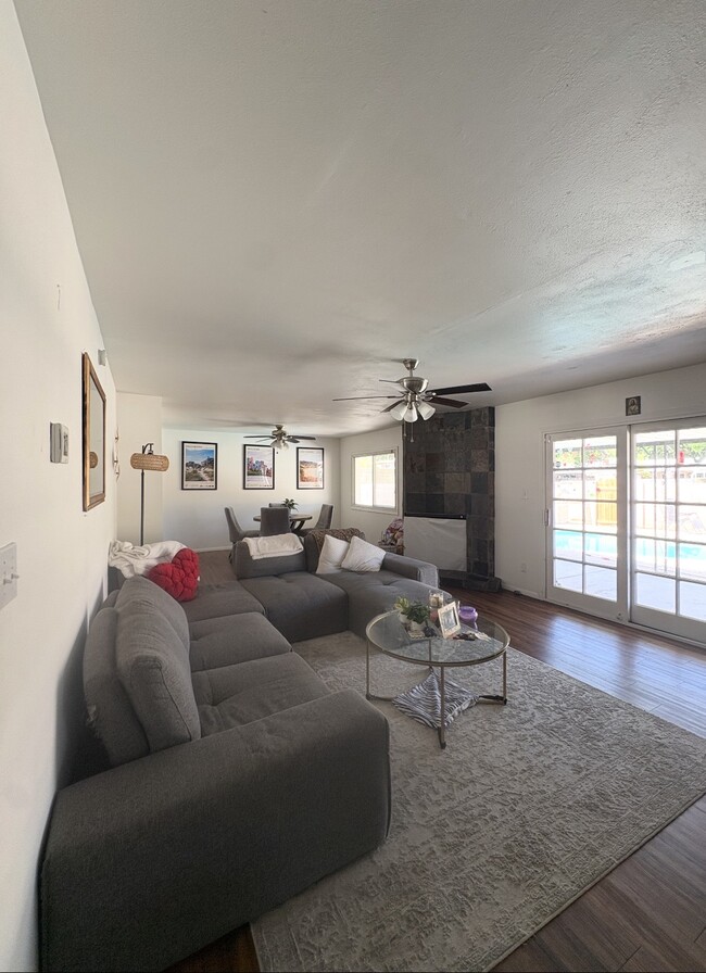 Building Photo - 1600 E Laguna Dr