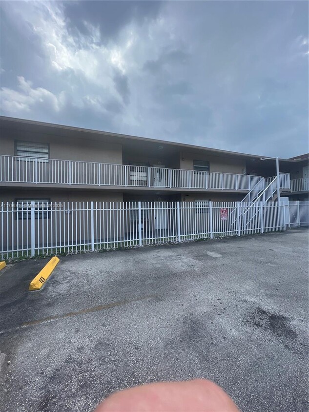 Foto principal - 2580 W 60th St