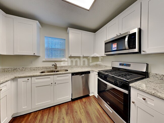Building Photo - 945 Augusta Woods Drive