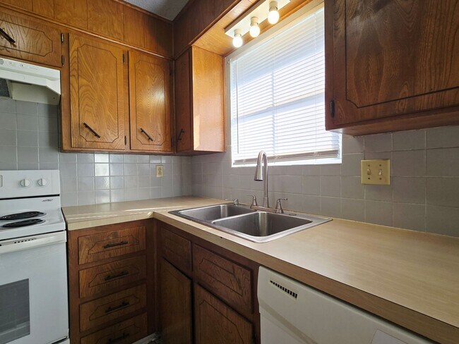 Foto del edificio - HOME FOR THE HOLIDAYS SPECIAL & SECTION 8 / HUD ACCEPTED - AVAILABLE NOW!