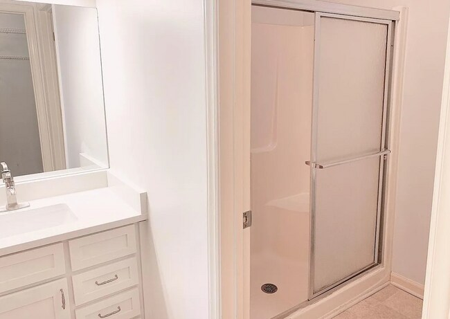 Master bathroom - 648 Balfour Rd