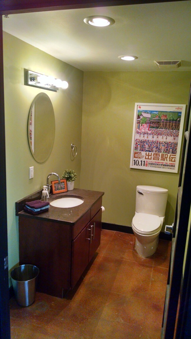 upstairs half bathroom - 2915 John R St