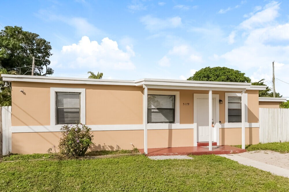 Foto principal - 5179 NE 15th Terrace