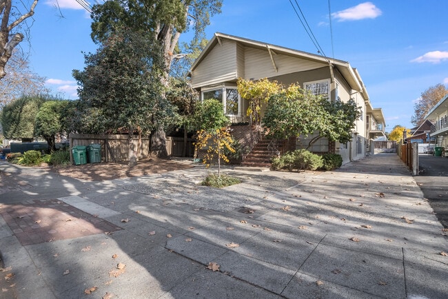 Building Photo - 1526 Verdi St