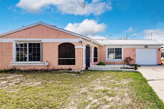 Foto del edificio - 18406 Van Nuys Cir