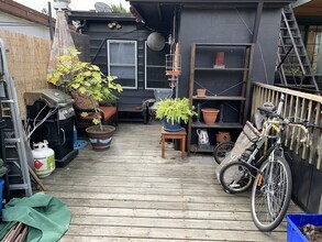 Building Photo - 371 Roncesvalles Av