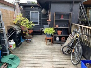 Building Photo - 371 Roncesvalles Av