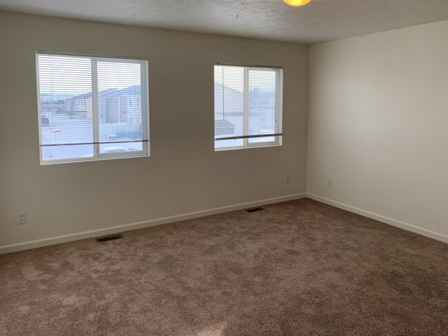 Building Photo - 2709 Koven Dr