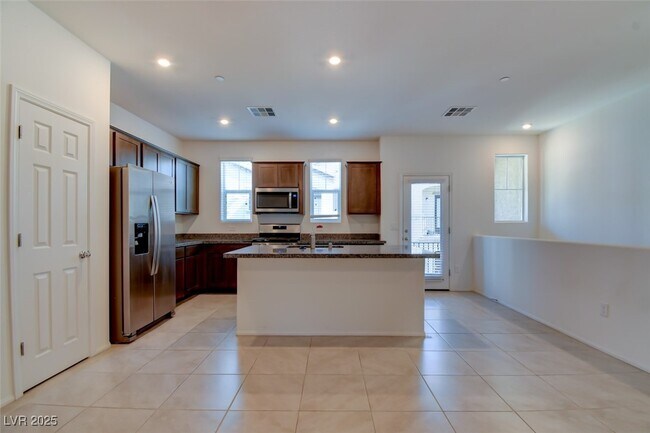 Foto del edificio - 664 Anemone Ln
