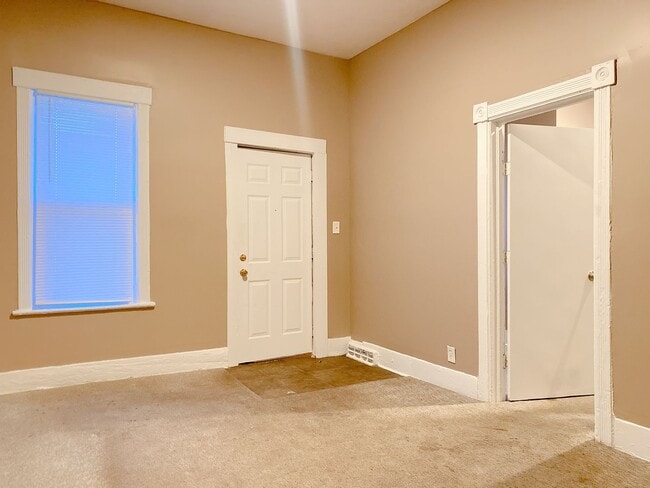 Photo - ZIGZAG, LLC:[TRAN][ZIGZAC][KT][CAG] 1942 S 16 ST Apartment