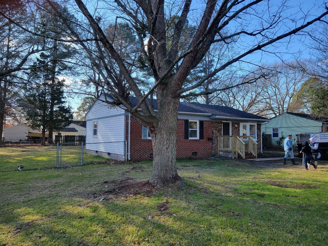 Front - 2822 Omar Street