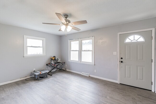 Foto del edificio - 219 New Hope Rd