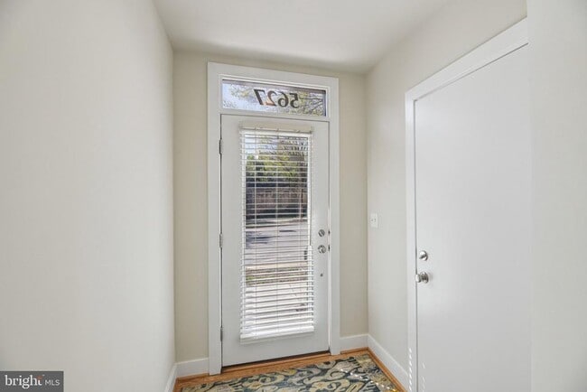 Building Photo - 5627 45th Ave