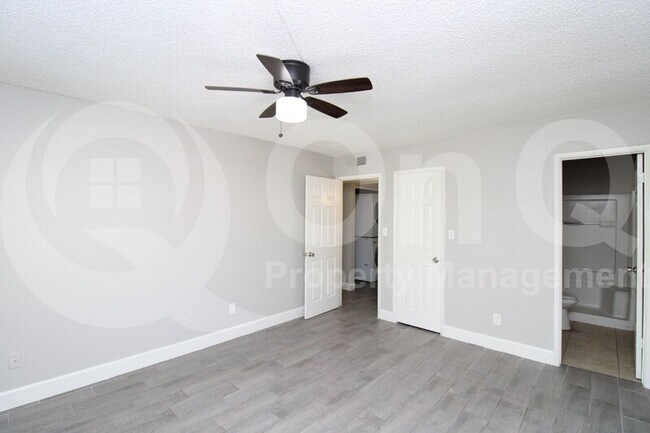 Building Photo - 10411 N 11th Ave