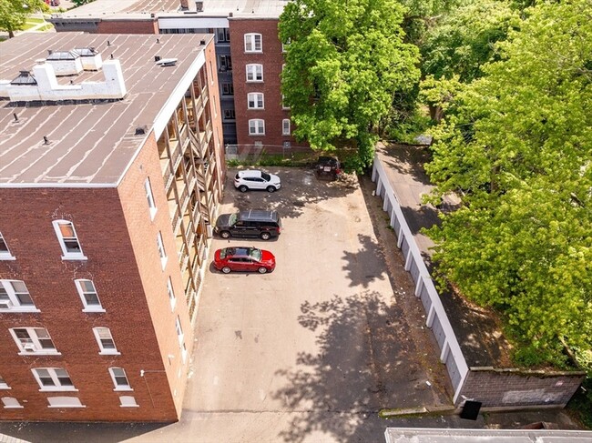 Building Photo - 58 Fort Pleasant Ave