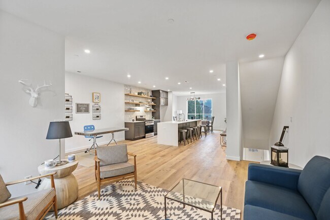 Foto del edificio - 3bd/2.5ba Monroe Townhome