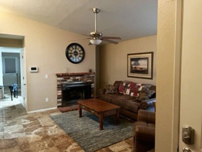Foto del edificio - Single Story 2 Br, 2 Bath, 2 Car Home in Sparks