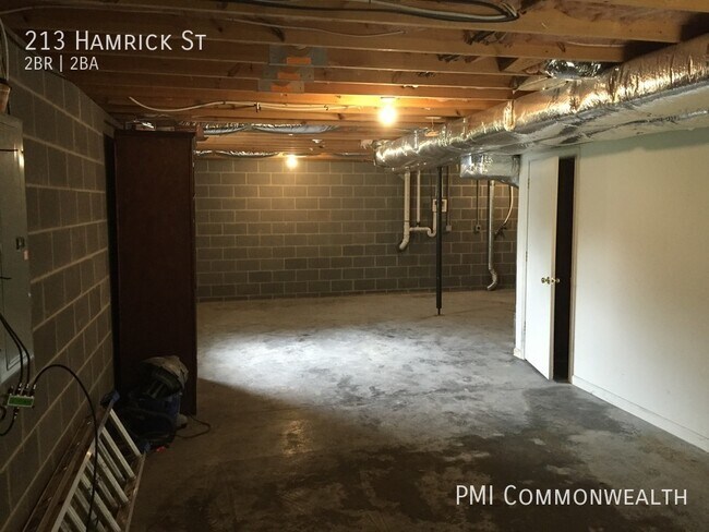 Building Photo - 2 Bed / 2 Bath Single Family (Available 8/...