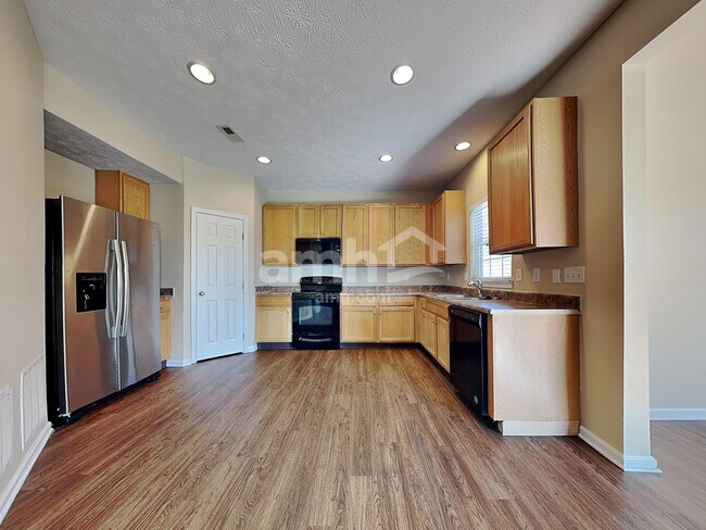 Foto del edificio - 5303 Rivers Edge Blvd