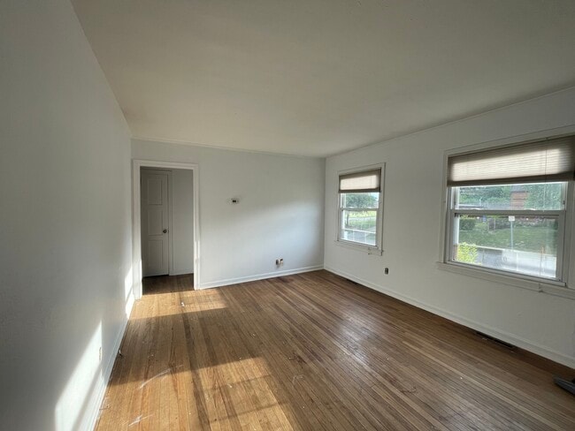 Living room - 4300 Woodbine Ave