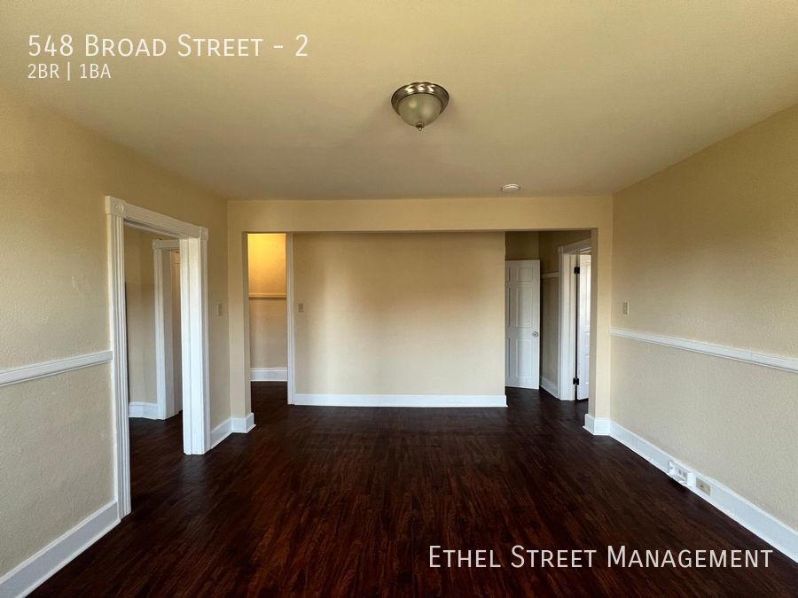 Foto principal - Newly-Updated Two Bedroom Apartment in Naz...