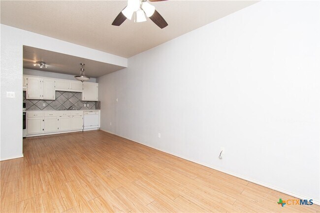 Foto del edificio - 4608 Bowles Dr