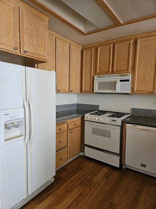 Building Photo - Light and Bright North Park 2 Bedroom Condo
