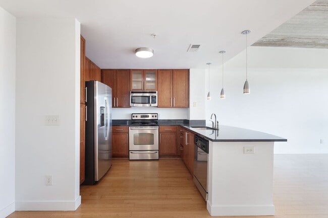 Photo - Bright, Contemporary 1/1  Condo in Grant Park w/ City Views!