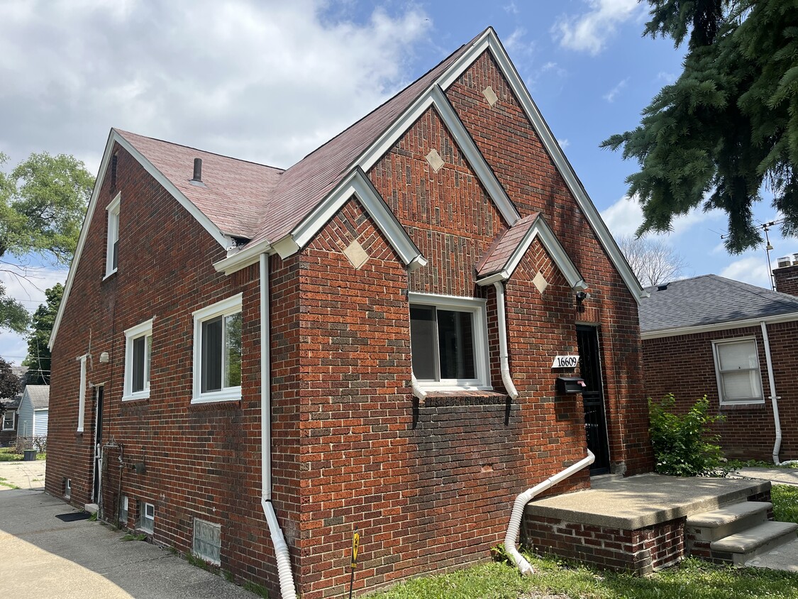 Building Photo - 16609 Edmore Dr