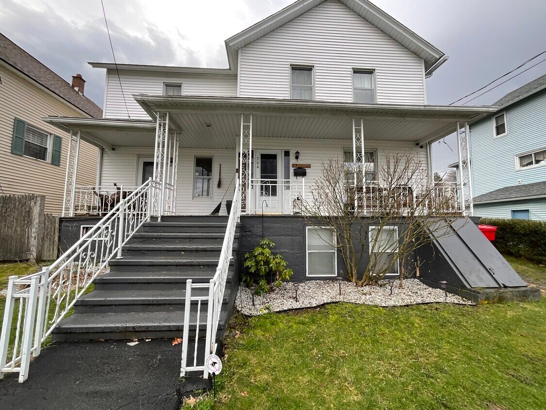 Primary Photo - 304 Delaware St