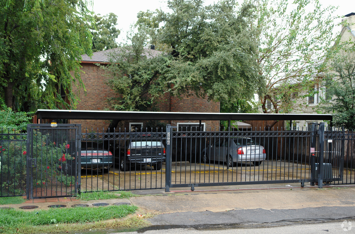 Primary Photo - 2806 Knight St