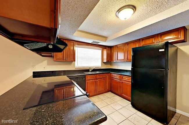 Building Photo - 3729 Southview Dr