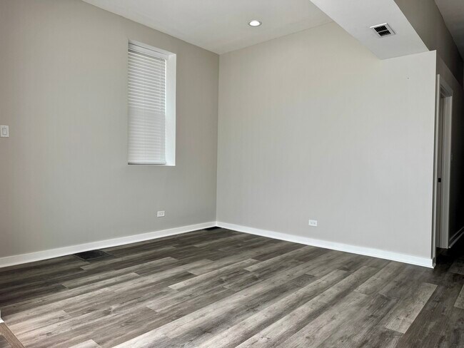 Foto del edificio - 3712 W Belmont Ave