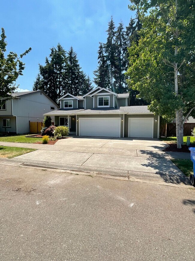 Foto del edificio - Beautiful 3 BR/2.5 BA Home with Bonus Room