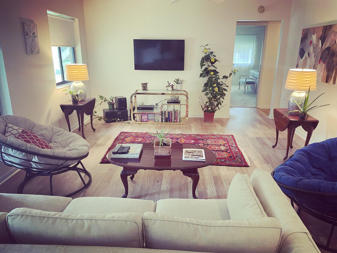 Foto principal - 519 Shady Pine Way