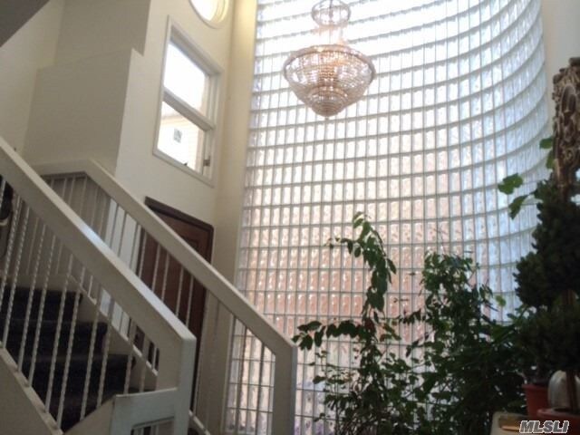 Foto del edificio - 208-11 15th Ave