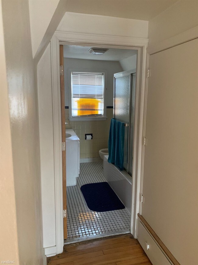 Building Photo - 4 br, 1.5 bath House - 648 Gunson St
