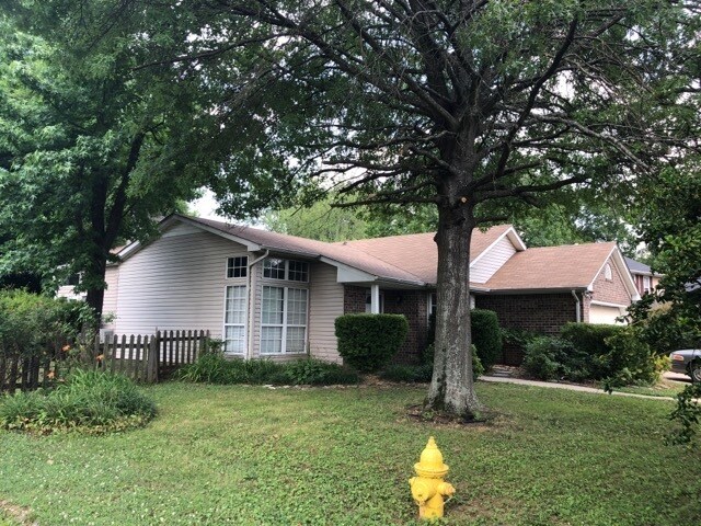 Foto del edificio - Very Nice 3 Bedroom Home in Hendersonville!