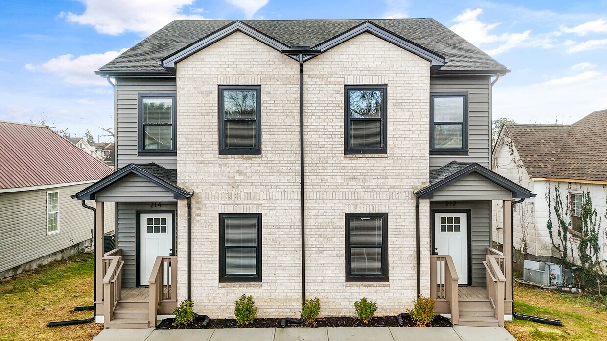 Primary Photo - 214 E Morelia Ave