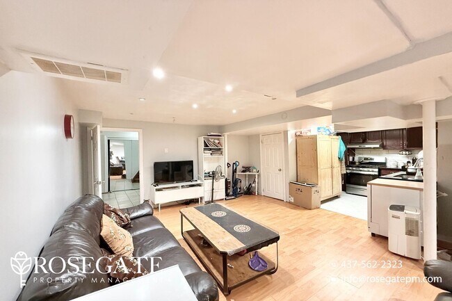 Photo du bâtiment - Spacious 2-Bedroom Basement Unit in Picker...