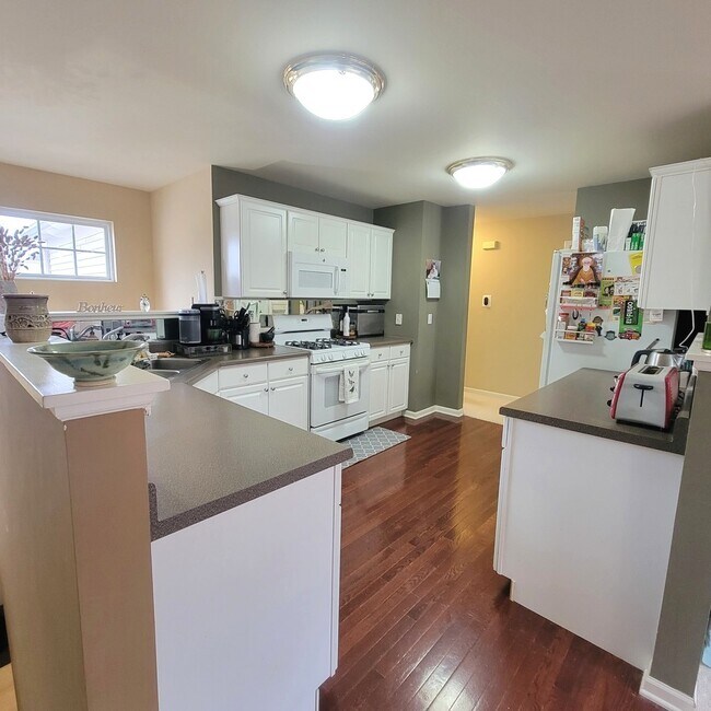 Foto del edificio - 3413 Blue Ridge Dr